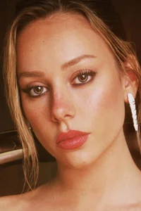 Эстер Экспосито