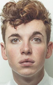 Лори Кинастон